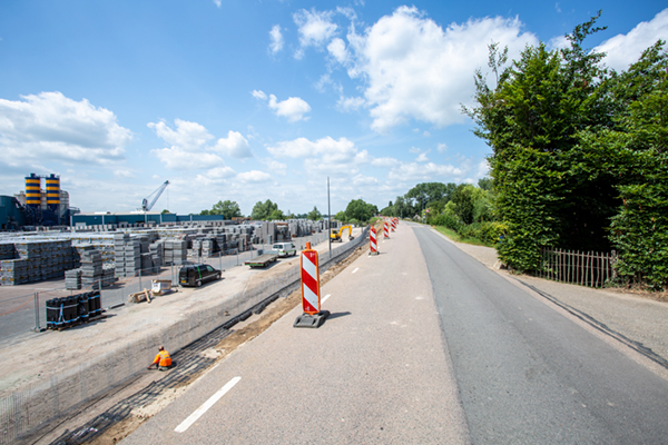 Gewapende grondconstructie met Tensar RE grid en schandkorf in primaire waterkering