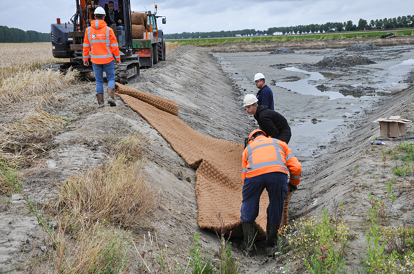 Ecomat K400 natuurlijke erosiebescherming proef in Zeeland Waterschap Deltastromen