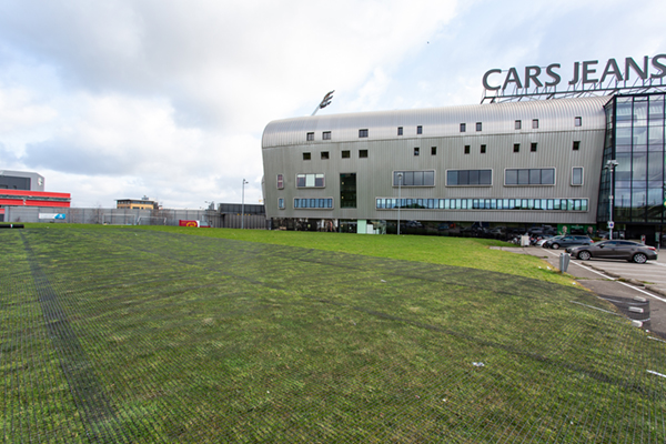 Gras bij stadion ADO Den Haag wordt beschermd door Tensar geogrid