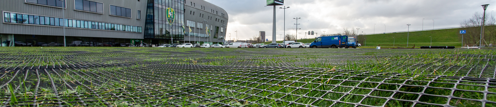 Gras bij stadion ADO Den Haag wordt beschermd door Tensar geogrid