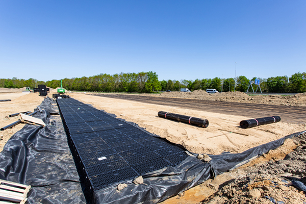 Watermanagement met JobiCell Polystorm infiltratieveld rond distributiecentrum Verbruggen Food Group