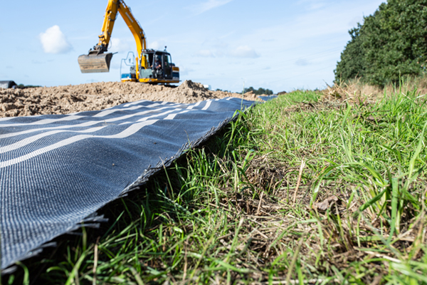 Bouwweg aanleggen zonder grondverbetering met TenCate Geolon HMi-5