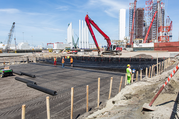 TenCate paalmatrassysteem en Tensar Stratum cellensysteem voor nieuwe kade Sagro Vlissingen