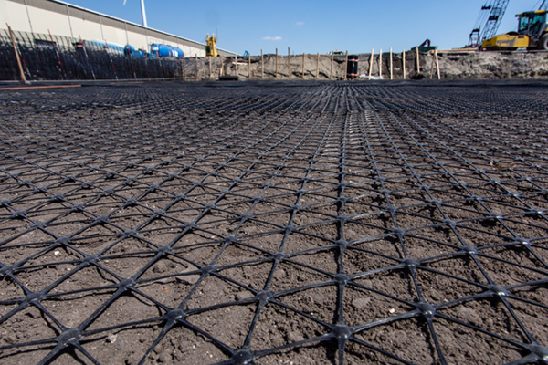 TenCate paalmatrassysteem en Tensar Stratum cellensysteem voor nieuwe kade Sagro Vlissingen