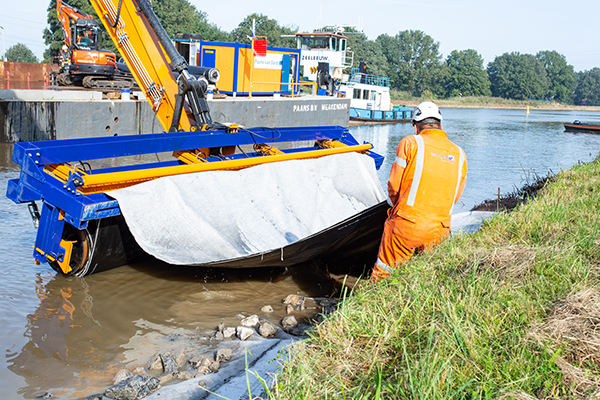 Natuurvriendelijke opwaardering Twentekanalen maatwerkoplossing geotextiel en folie