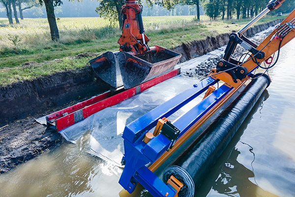 Natuurvriendelijke opwaardering Twentekanalen maatwerkoplossing geotextiel en folie