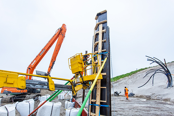 TenCate Geotubes voor twaalf kraanopstelplaatsen voor Windpark Maasvlakte 2 op het strand