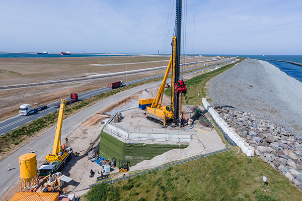 TenCate Geotubes voor twaalf kraanopstelplaatsen voor Windpark Maasvlakte 2 op het strand