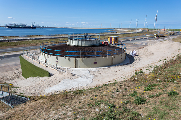 TenCate Geotubes voor twaalf kraanopstelplaatsen voor Windpark Maasvlakte 2 op het strand
