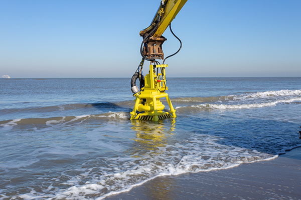 TenCate Geotubes voor twaalf kraanopstelplaatsen voor Windpark Maasvlakte 2 op het strand