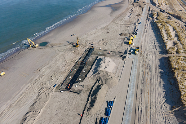 TenCate Geotubes voor twaalf kraanopstelplaatsen voor Windpark Maasvlakte 2 op het strand