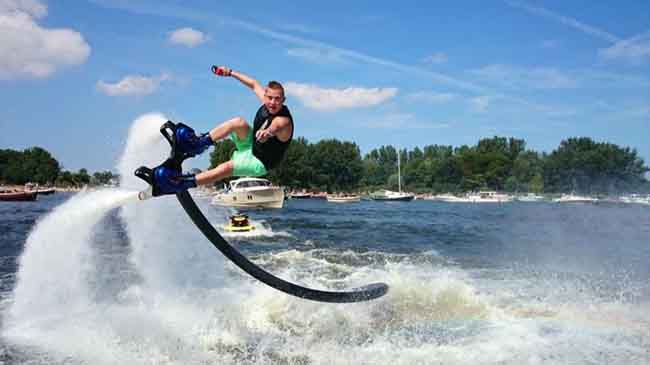 Biedt op een privéles flyboarden tijdens veiling voor KIKA